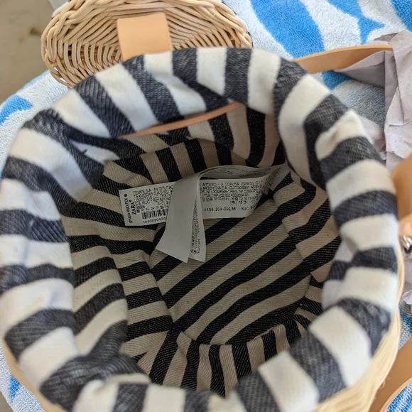 Zara Basic Collection purse - Picture 2 of 6